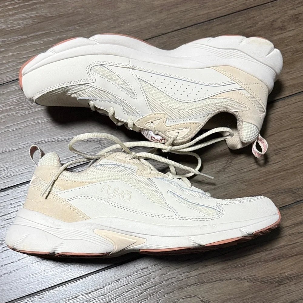 Women’s Ryka Skyrise Water Repellent Athletic Sneakers size 9
